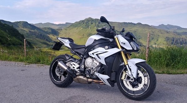 BMW S 1000 R Furka (1).jpg