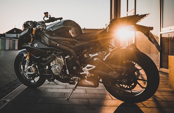 S1000R_Sunset_heck.jpg