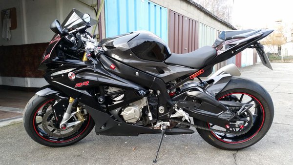 S1000RR_Uwe_ersteCarbonteile.jpg