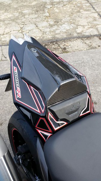 S1000RR_Uwe_Carbon_Soziusabdeckung.jpg