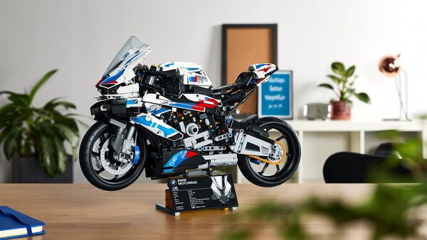 LEGO_M1000RR.jpg