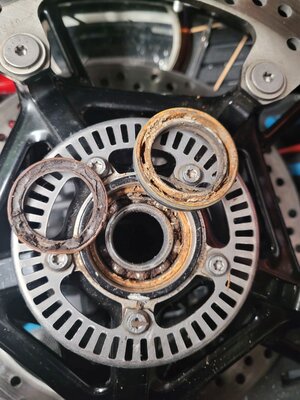 S1000XR Lager vorne links.jpg