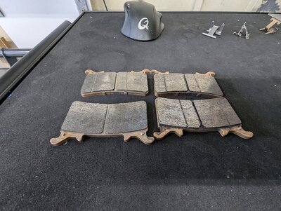 Bremsbelege.jpg (408.63 KiB) 6072-mal betrachtet Bremsbelege.jpg