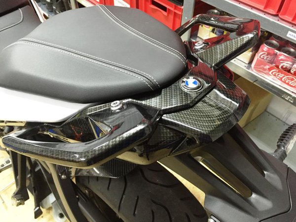 S1000XR_HECK_2_CARBON.jpg